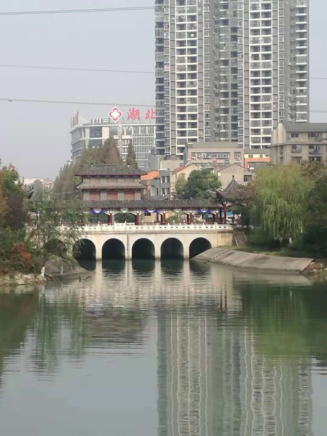 武汉东西湖区蔬五支沟，蔬十沟水体提职工程钢坝门